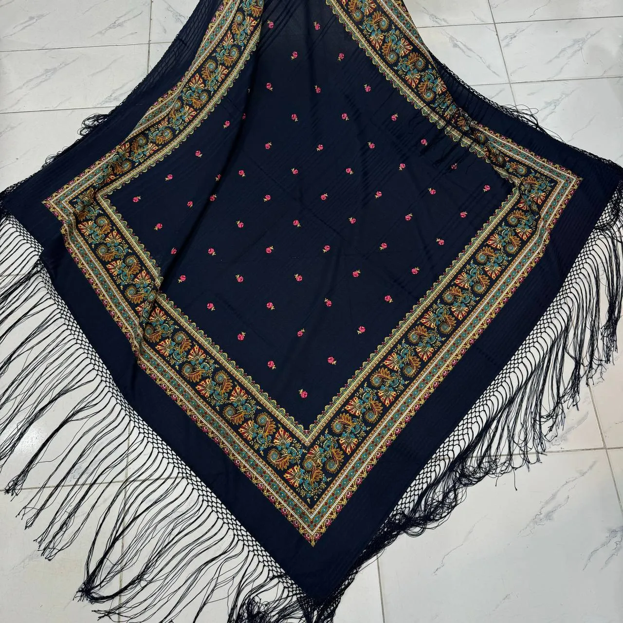 روسری ترکمن اصل کد 1402 ترکیه جنس نخی قواره 140-150 سانت ریشه دستباف 4 فصل