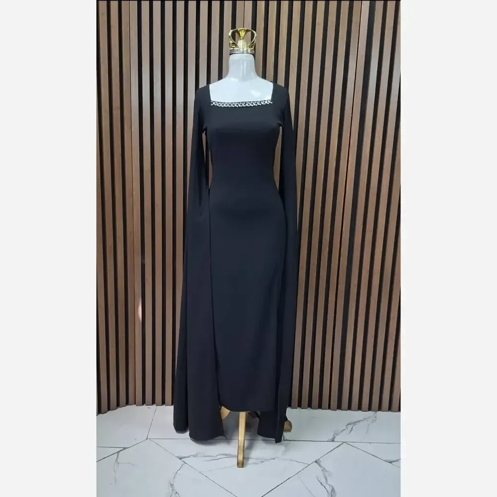 پیراهن زنانه مدل رزیار جنس دالقیچ قد 135 در رنگبندی مشکی و سبز سایز 40 تا 50