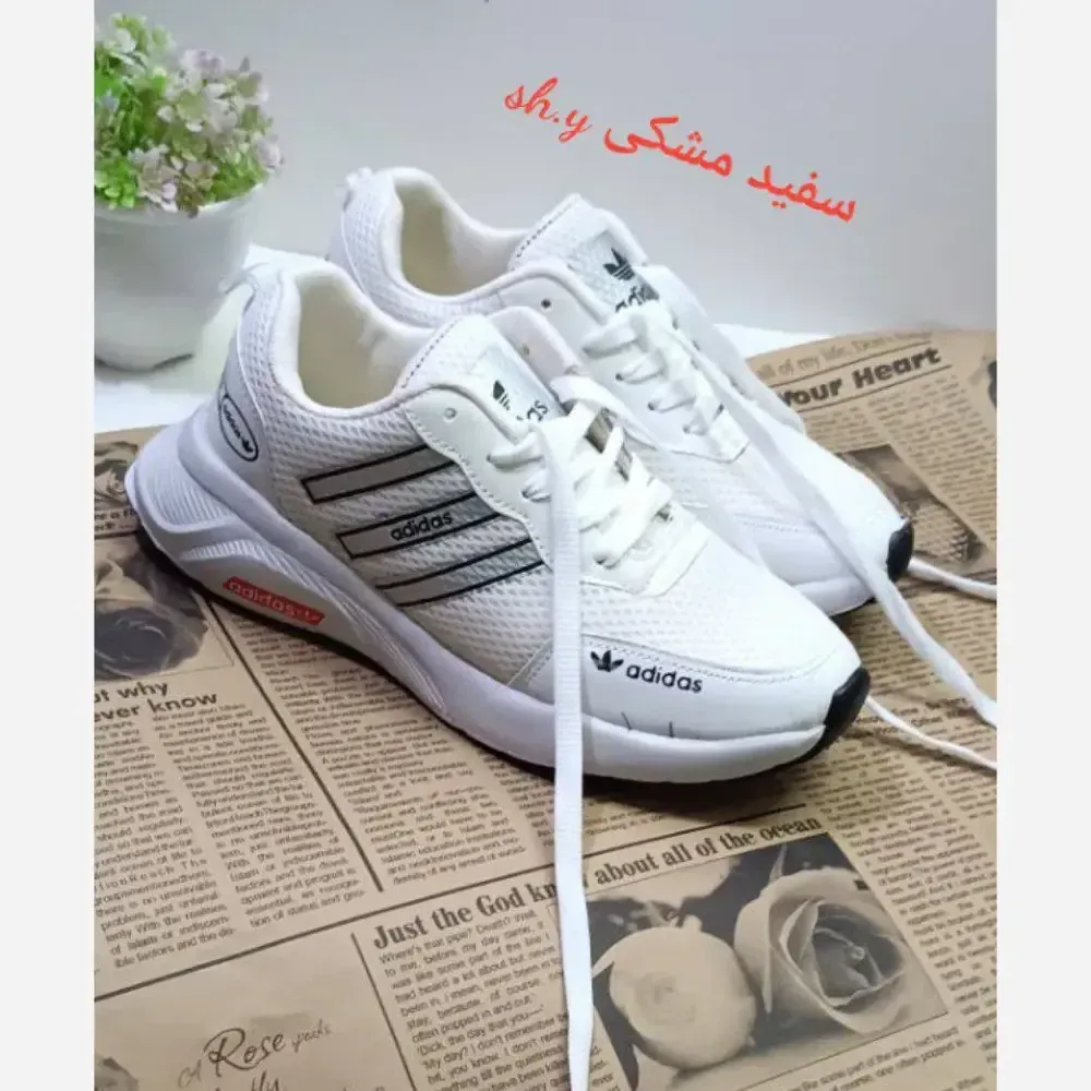 کتونی زنانه سه خط آدیداس طبی و سبک مناسب پیادهروی و باشگاه