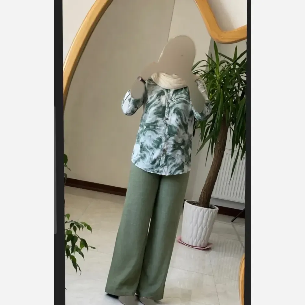 ست شومیز و شلوار زنانه طرح ابرنگی جنس شانتون فری سایز