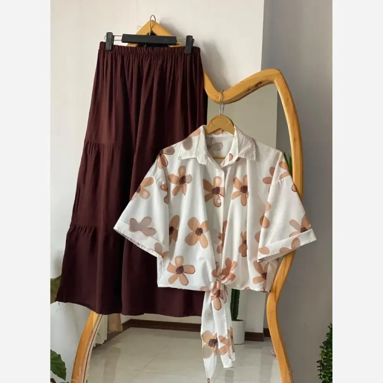 شومیز گره ای گل مشکی جنس بوگاتی فری سایز