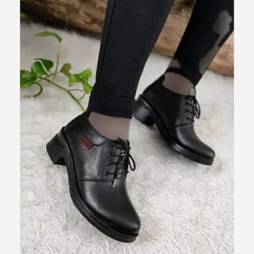 کفش طبی زنانه چرم صنعتی مشکی مدل لبخند ساده پاشنه 3 سانت