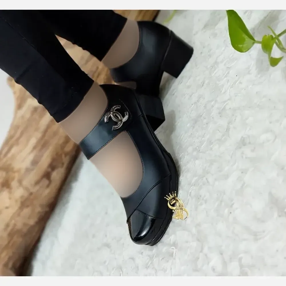 کفش طبی مجلسی زنانه مدل شنل عروسکی چرم مشکی پاشنه 5 سانت