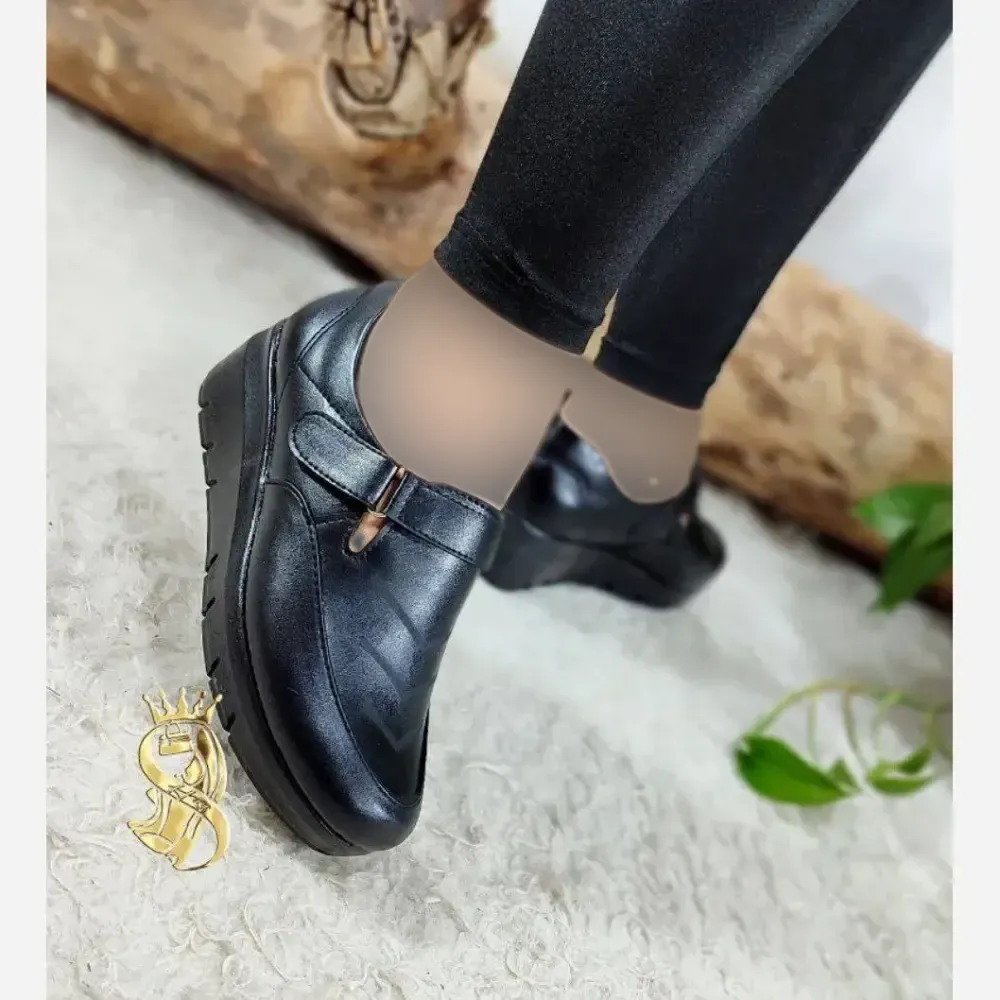 کفش طبی زنانه چرم صنعتی مدل دالیا چسبی رنگ مشکی