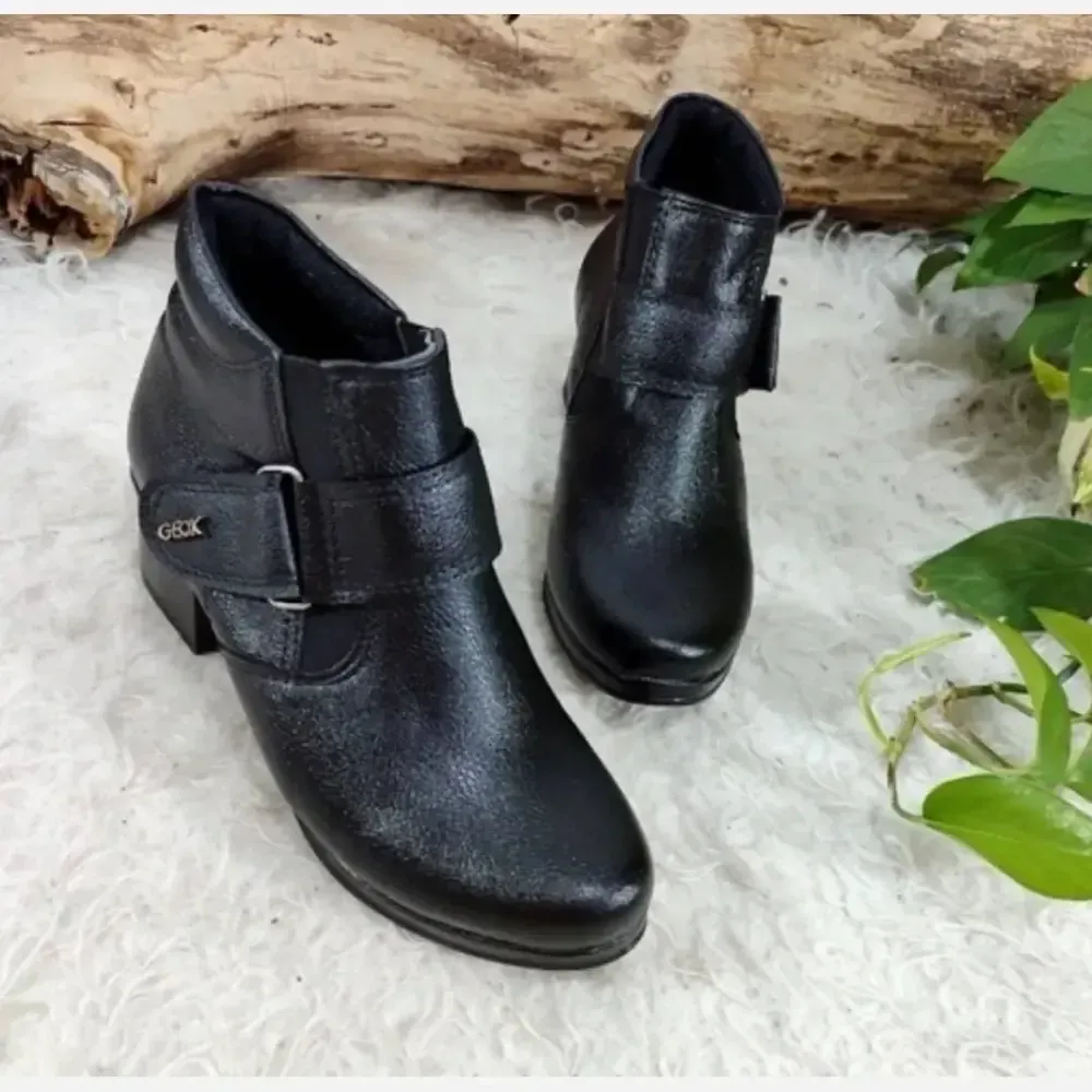 کفش طبی زنانه چرم صنعتی مدل جوکس چسبی پاشنه 5 سانتی مشکی