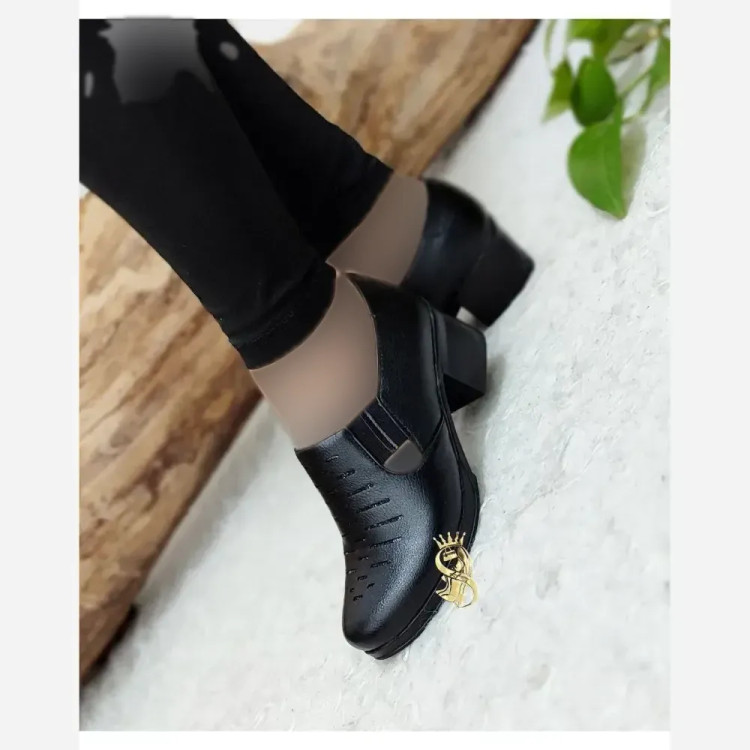 کفش طبی زنانه چرم صنعتی مدل شیوا لمه رنگ مشکی پاشنه پنج سانت