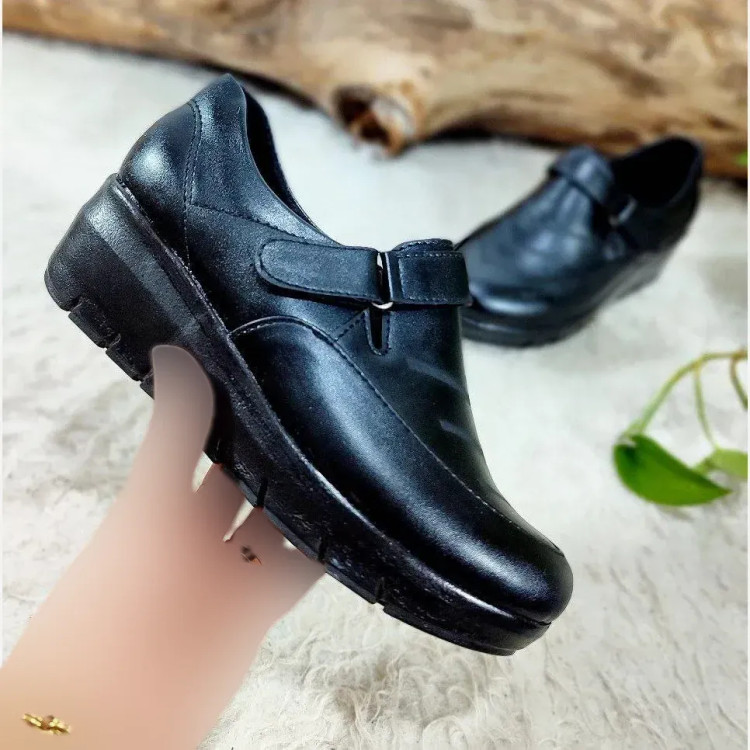 کفش طبی زنانه مدل دالیا چسبی چرم صنعتی رنگ مشکی