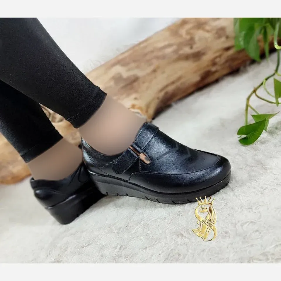 کفش طبی زنانه مدل دالیا چسبی چرم صنعتی رنگ مشکی
