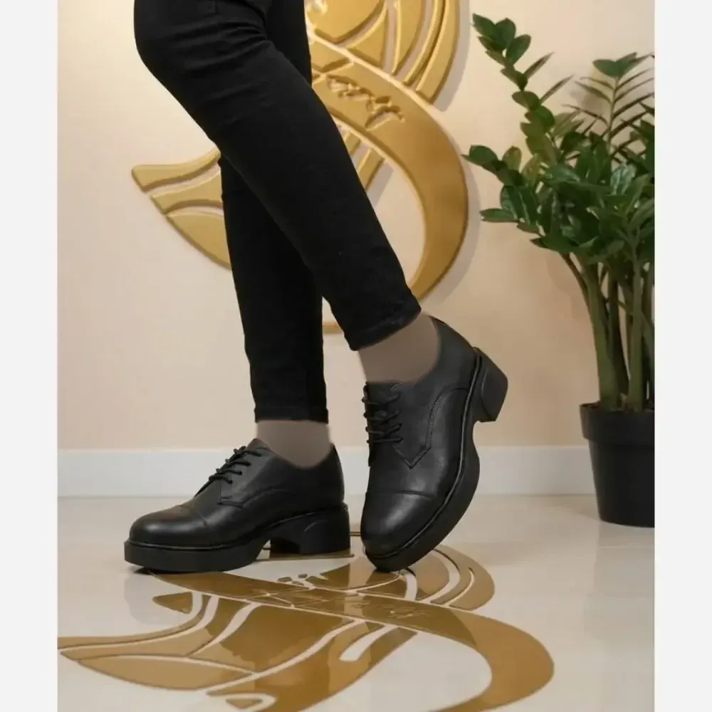 کفش طبی دانشجویی زنانه چرم صنعتی مدل المیرا مشکی