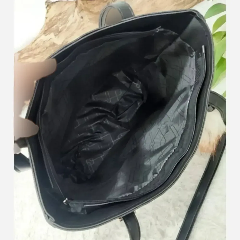 کیف بزرگ دانشجویی چرم صنعتی مشکی مدل منگوله ساده