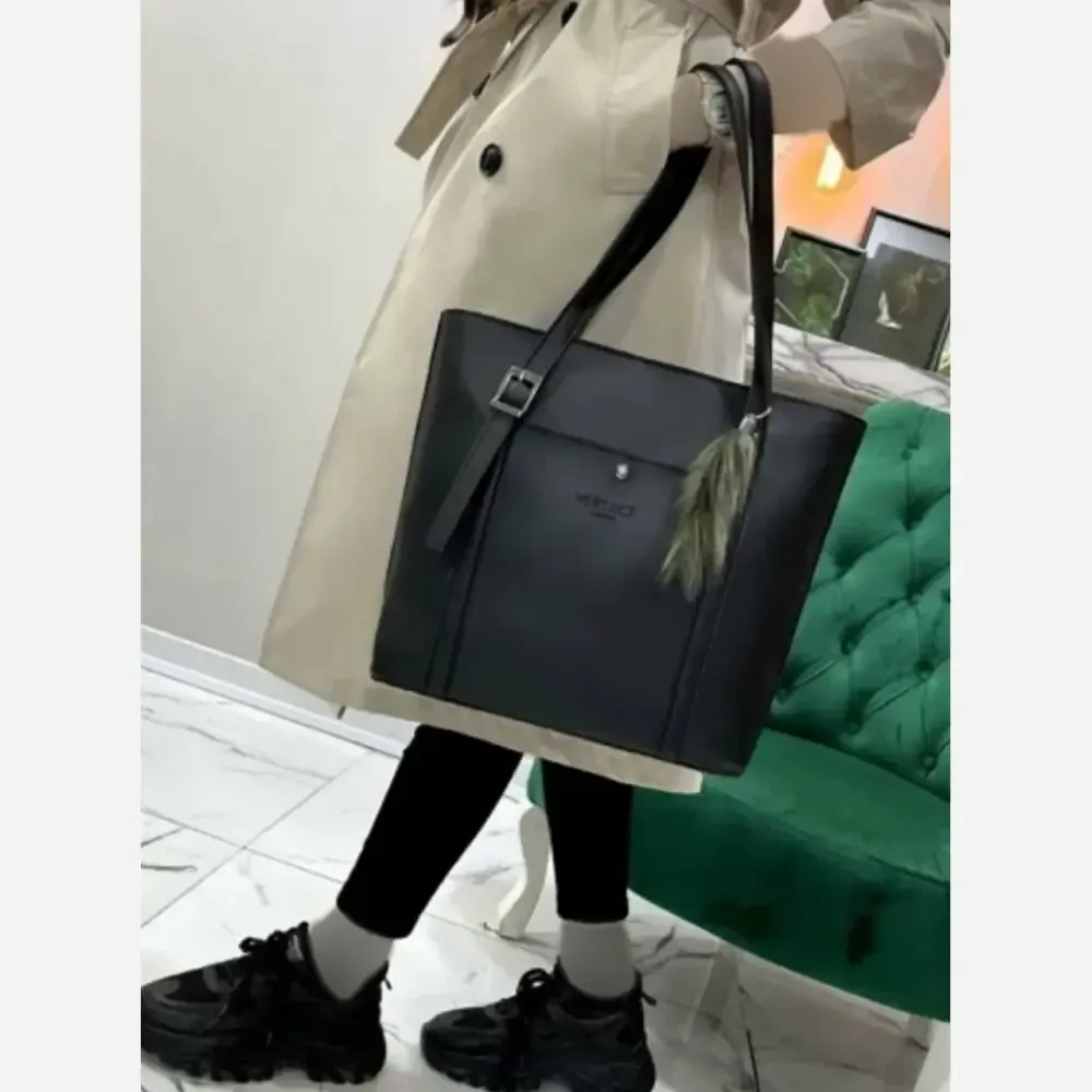 کیف بزرگ دانشجویی چرم صنعتی مشکی مدل منگوله ساده