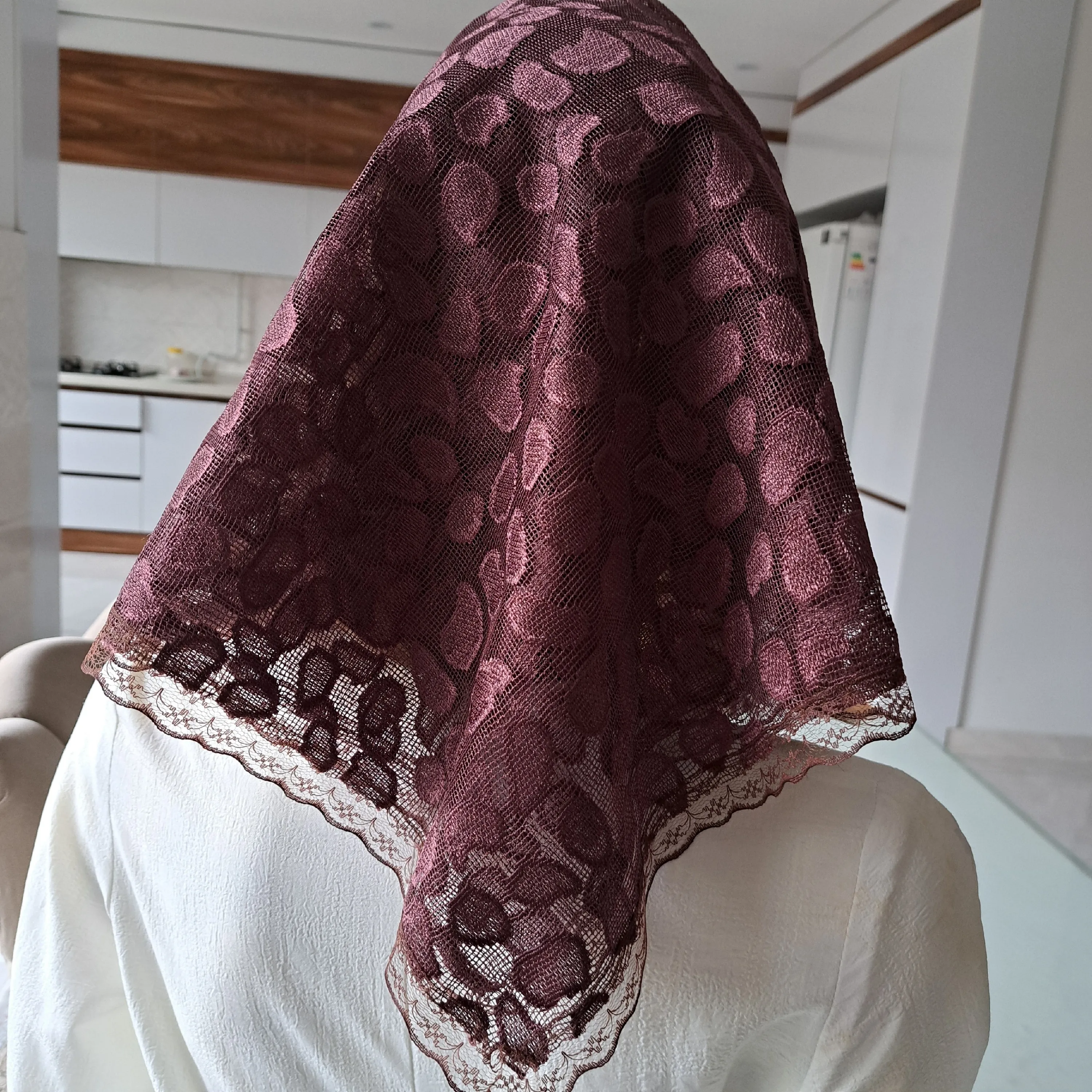 مینی اسکارف گیپور طرح سنگی ابعاد 70 در 70 سانتی متر