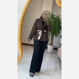 مانتو کتی مزونی کمربند دار دیور Dior بزیاق درجه یک در رنگبندی سورمهای، قهوهای، مشکی، نسکافهای، کرمبژ سایز 1 و 2