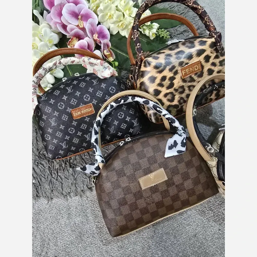 کیف زنانه مژگان چرمی با کیفیت بند بلند جادار