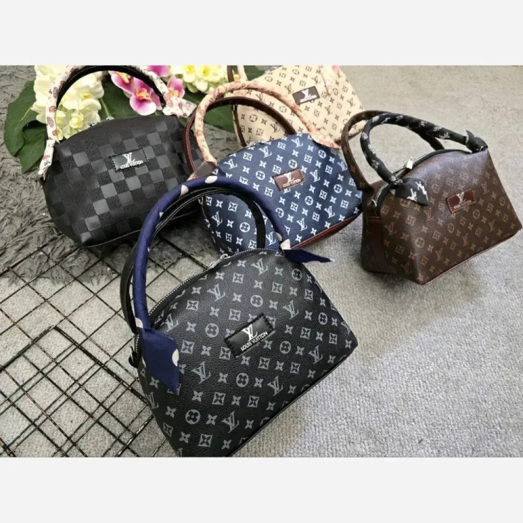 کیف زنانه مژگان چرمی با کیفیت بند بلند جادار