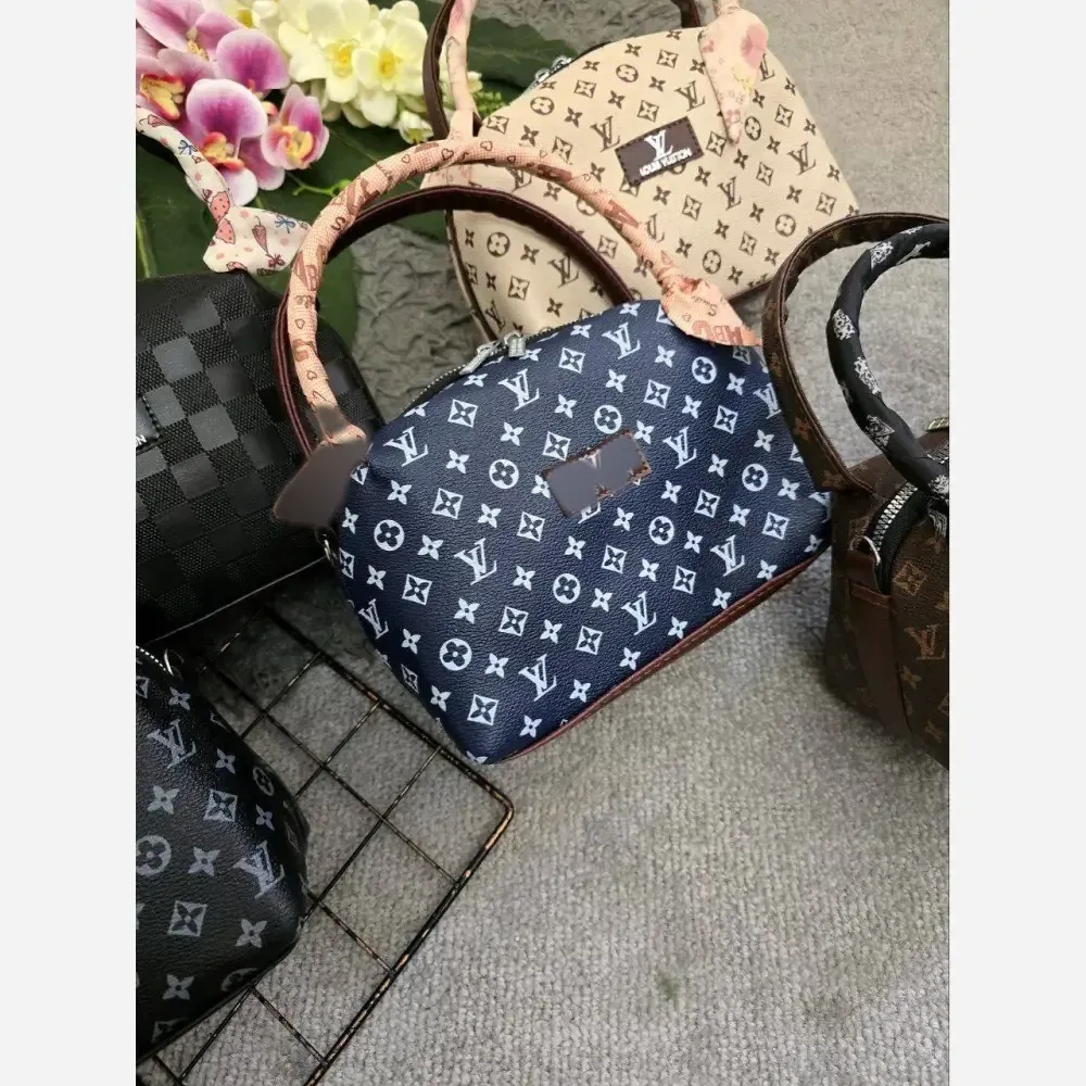 کیف زنانه مژگان چرمی با کیفیت بند بلند جادار