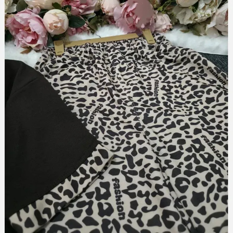 ست تیشرت شلوار پلنگی جنس گلکسی پنبه درجه یک رنگ مشکی قهوه ای کرم سایز فری