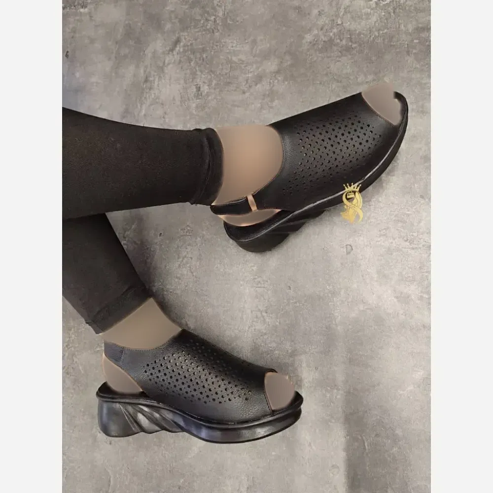 صندل طبی زنانه مدل صنم رویه چرم صنعتی زیره PU مشکی سایز 37 تا 40