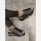 صندل طبی زنانه مدل صنم رویه چرم صنعتی زیره PU مشکی سایز 37 تا 40