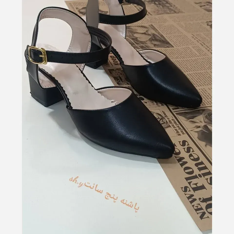 کفش مجلسی زنانه چرم بیاله طرح خارجی بند قابل تنظیم پاشنه 5 سانت سایز 37 تا 40 مشکی