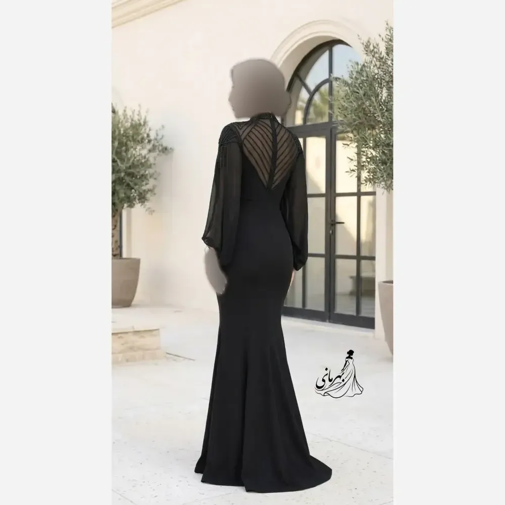 ماکسی شیک زنانه کرپ دالقیچ مدل مایا سنگدوزی شده کاپ دار رنگ مشکی سبز سورمه ای