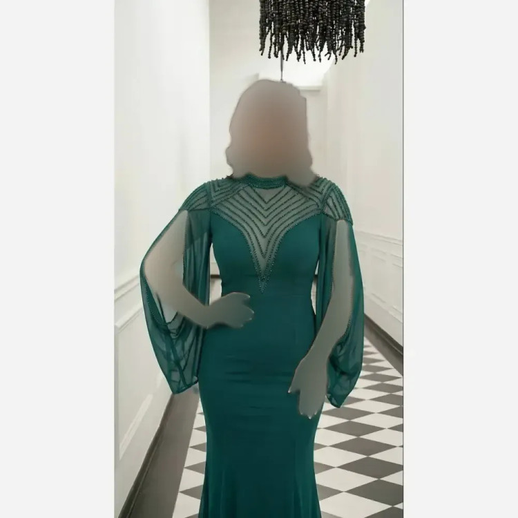 ماکسی شیک زنانه کرپ دالقیچ مدل مایا سنگدوزی شده کاپ دار رنگ مشکی سبز سورمه ای