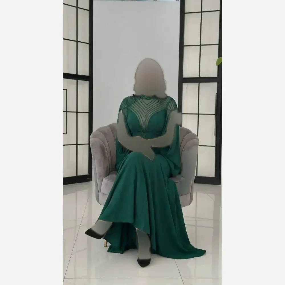 ماکسی شیک زنانه کرپ دالقیچ مدل مایا سنگدوزی شده کاپ دار رنگ مشکی سبز سورمه ای
