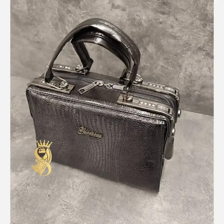 کیف صندوقی ورنی مشکی ابعاد 17x25