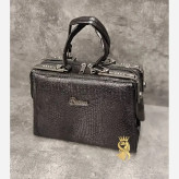 کیف صندوقی ورنی مشکی ابعاد 17x25