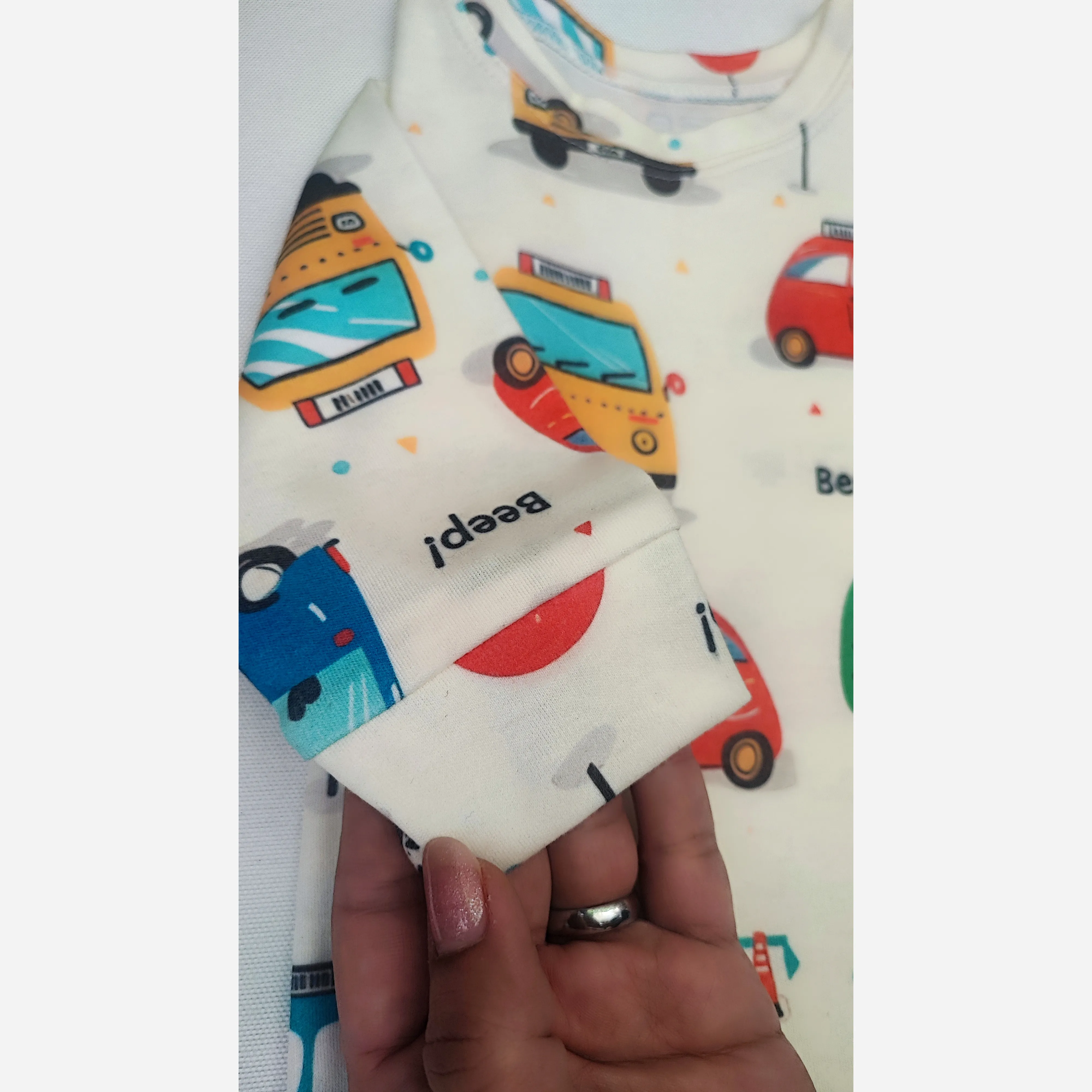 ست بلوز شلوار راحتی پسرانه طرح ماشین جنس نخ و پنبه نرمالو سایز 35 40