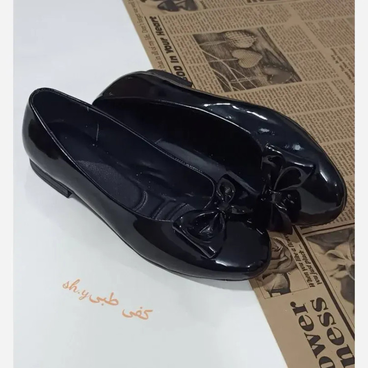 کالج پاپیونی عروسکی زنانه ورنی براق مشکی کفی طبی زیره دلتا