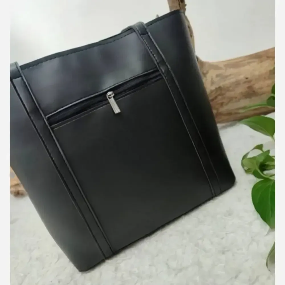 کیف بزرگ دانشجویی چرم صنعتی مشکی مدل منگوله ساده