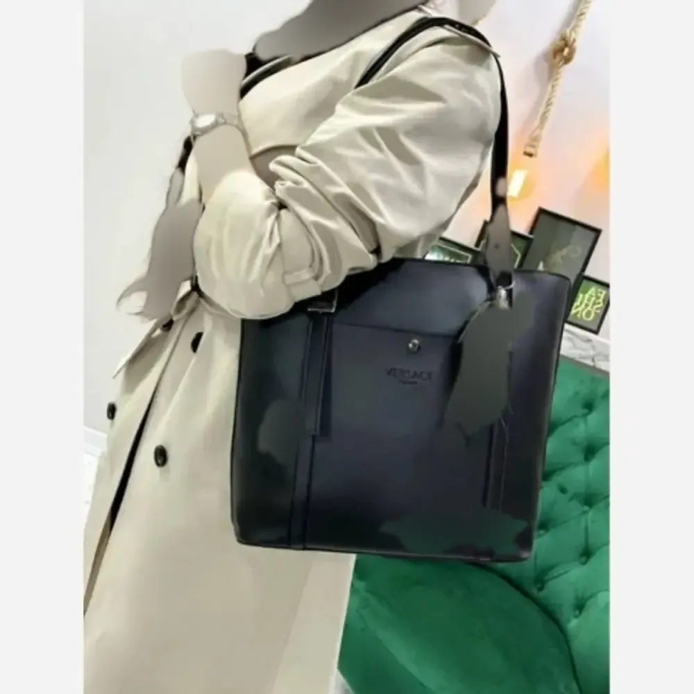کیف بزرگ دانشجویی چرم صنعتی مشکی مدل منگوله ساده