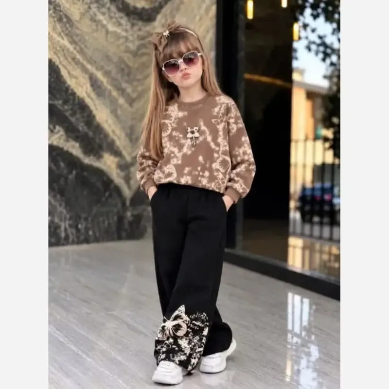 ست لباس دخترانه بلوز و شلوار دورس طرح پروانه رنگ سفید کرم شکلاتی